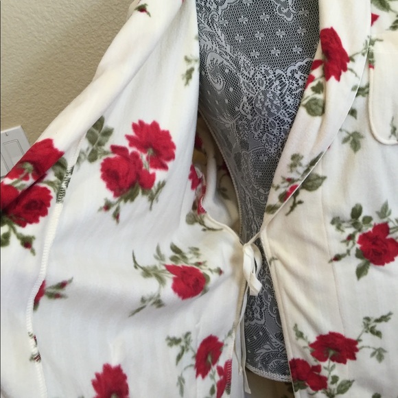 Lauren Ralph Lauren Floral Monogram Crest  Robe - Picture 9 of 10